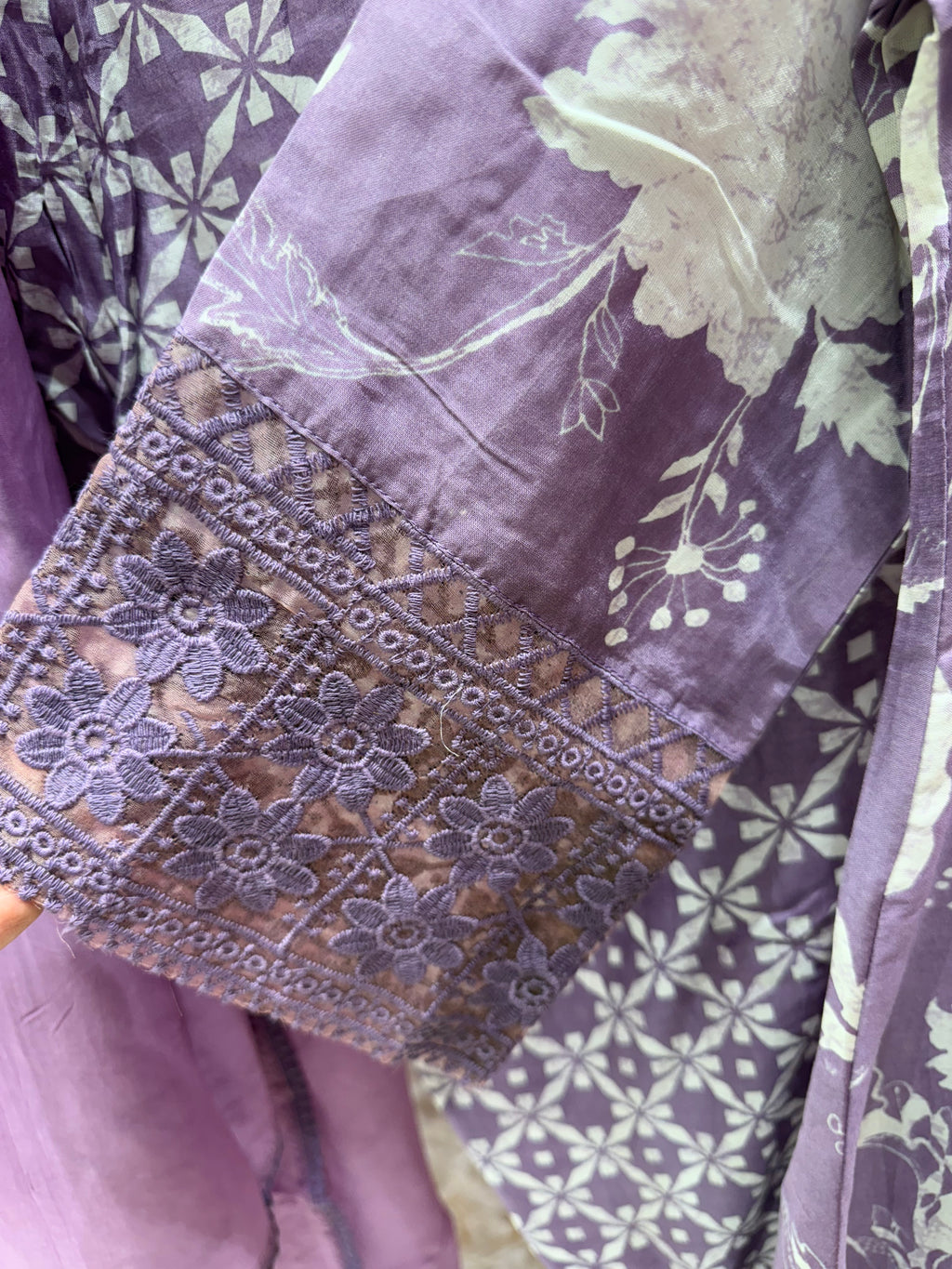 Gul-e-Zar: The Lavender Whisper