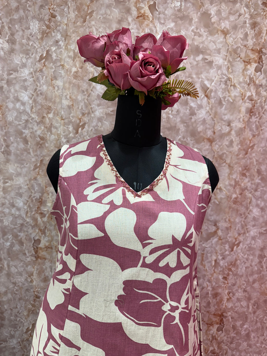 Bold & Breezy: Sleeveless Floral Flex Cotton Kurta Set