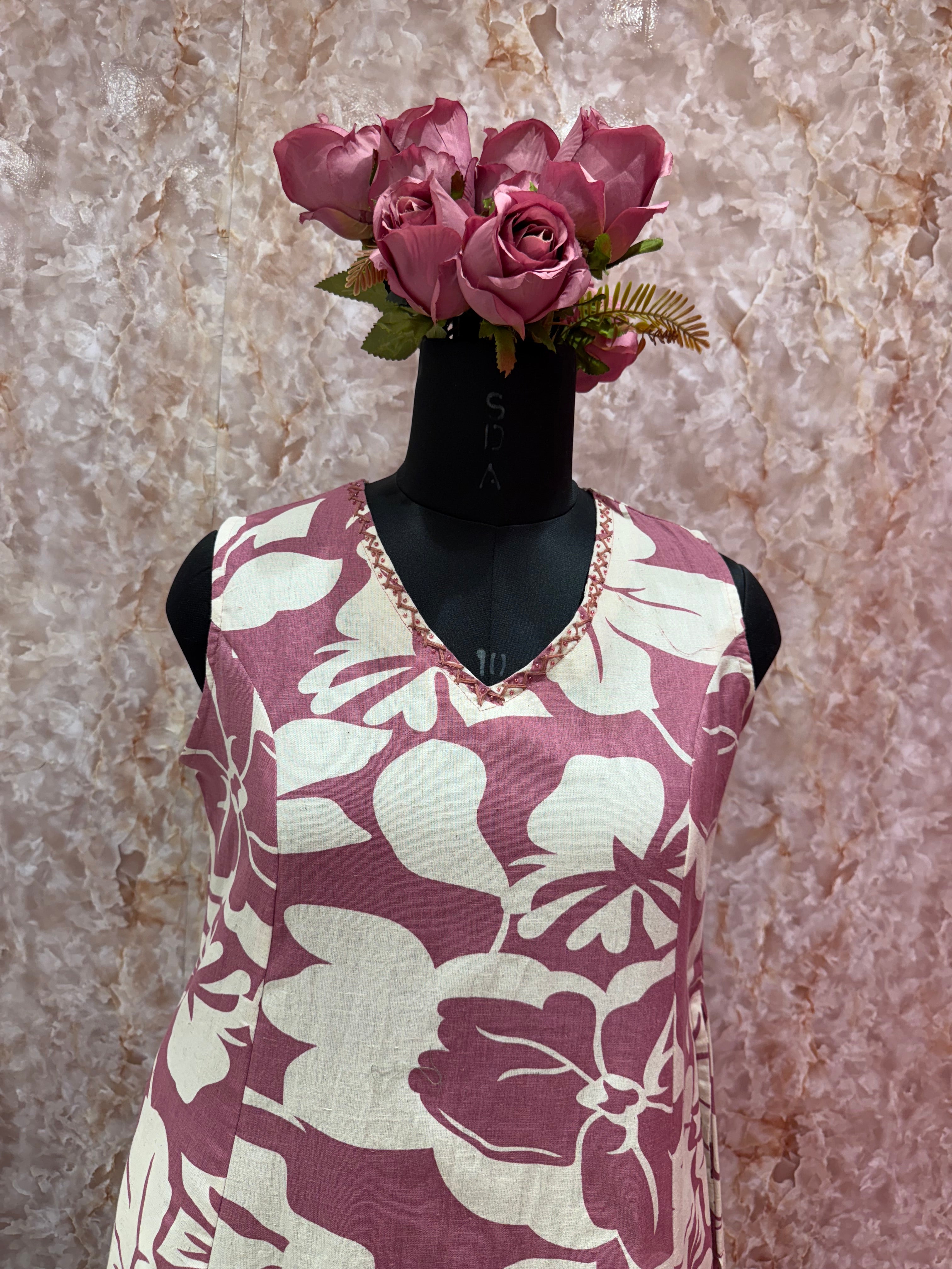 Bold & Breezy: Sleeveless Floral Flex Cotton Kurta Set