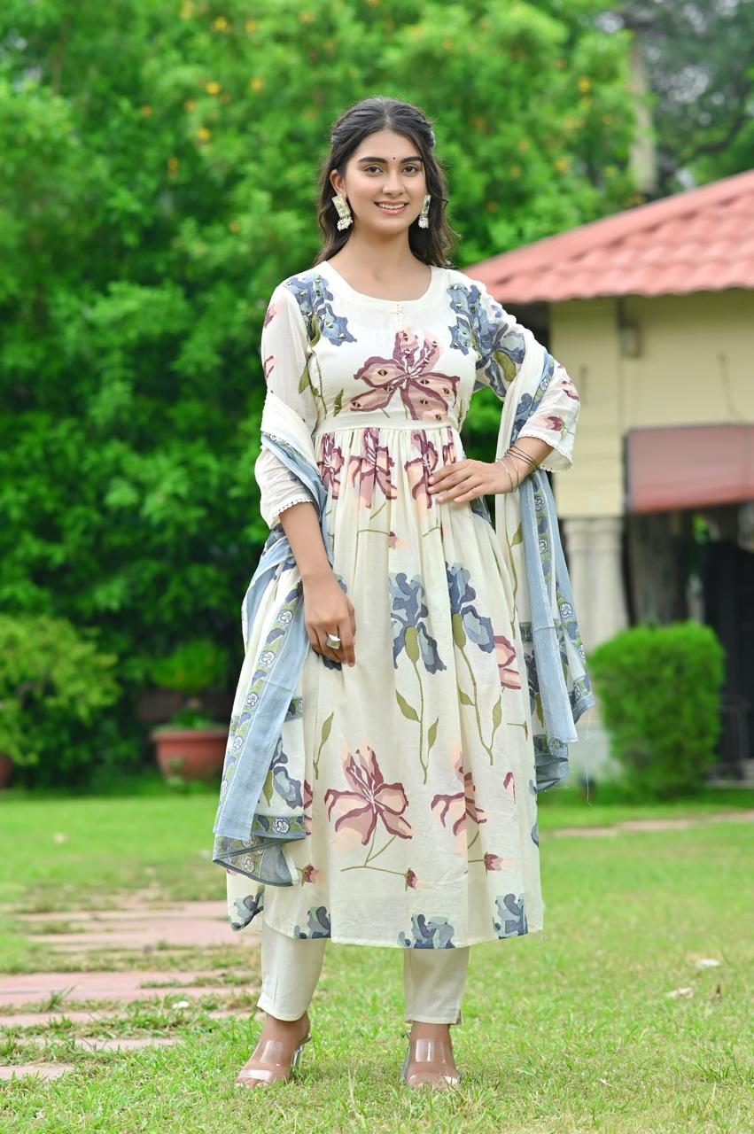 Elegant Floral Bliss - Mul Cotton Suit