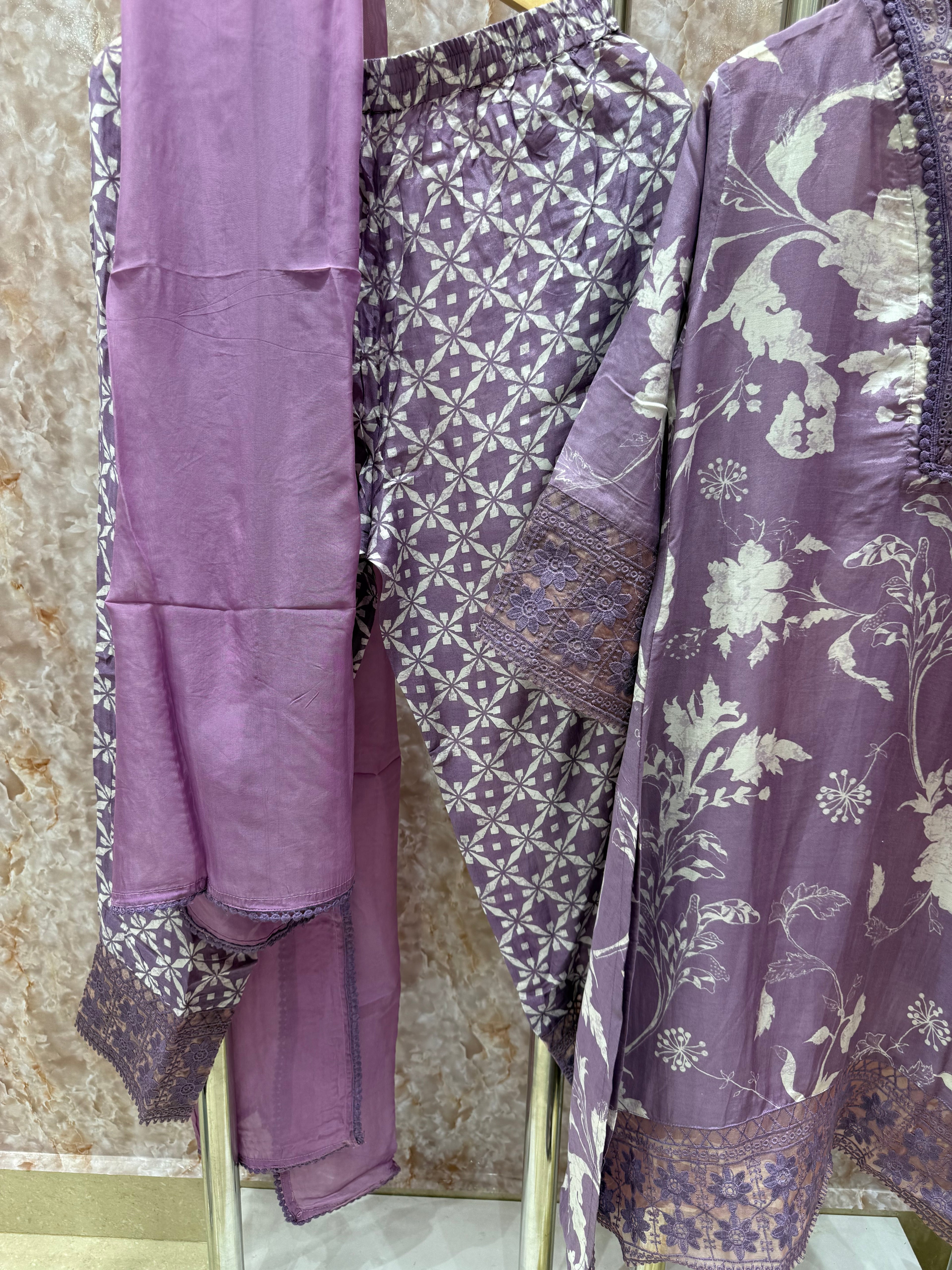 Gul-e-Zar: The Lavender Whisper