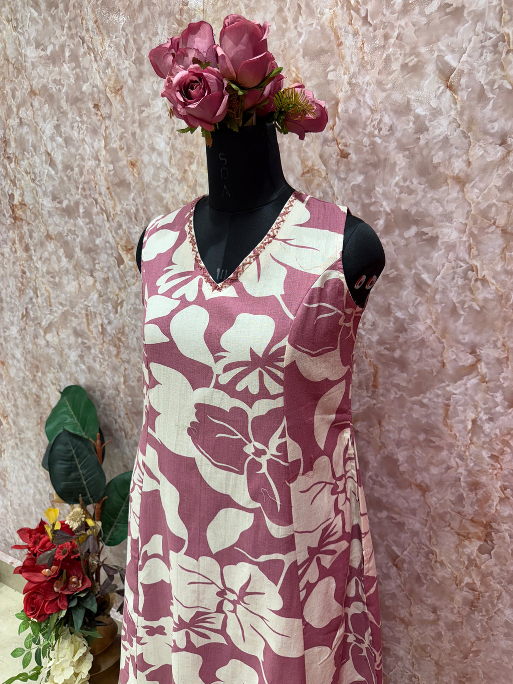 Bold & Breezy: Sleeveless Floral Flex Cotton Kurta Set