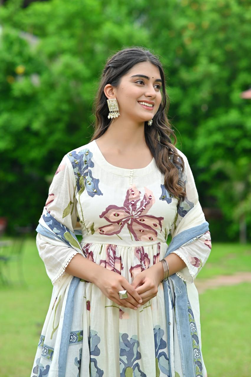 Elegant Floral Bliss - Mul Cotton Suit