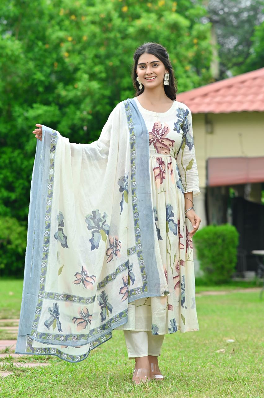 Elegant Floral Bliss - Mul Cotton Suit
