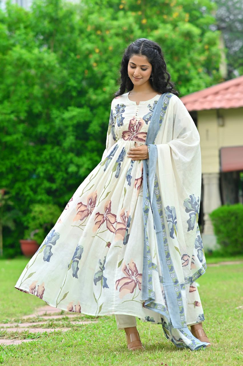 Elegant Floral Bliss - Mul Cotton Suit