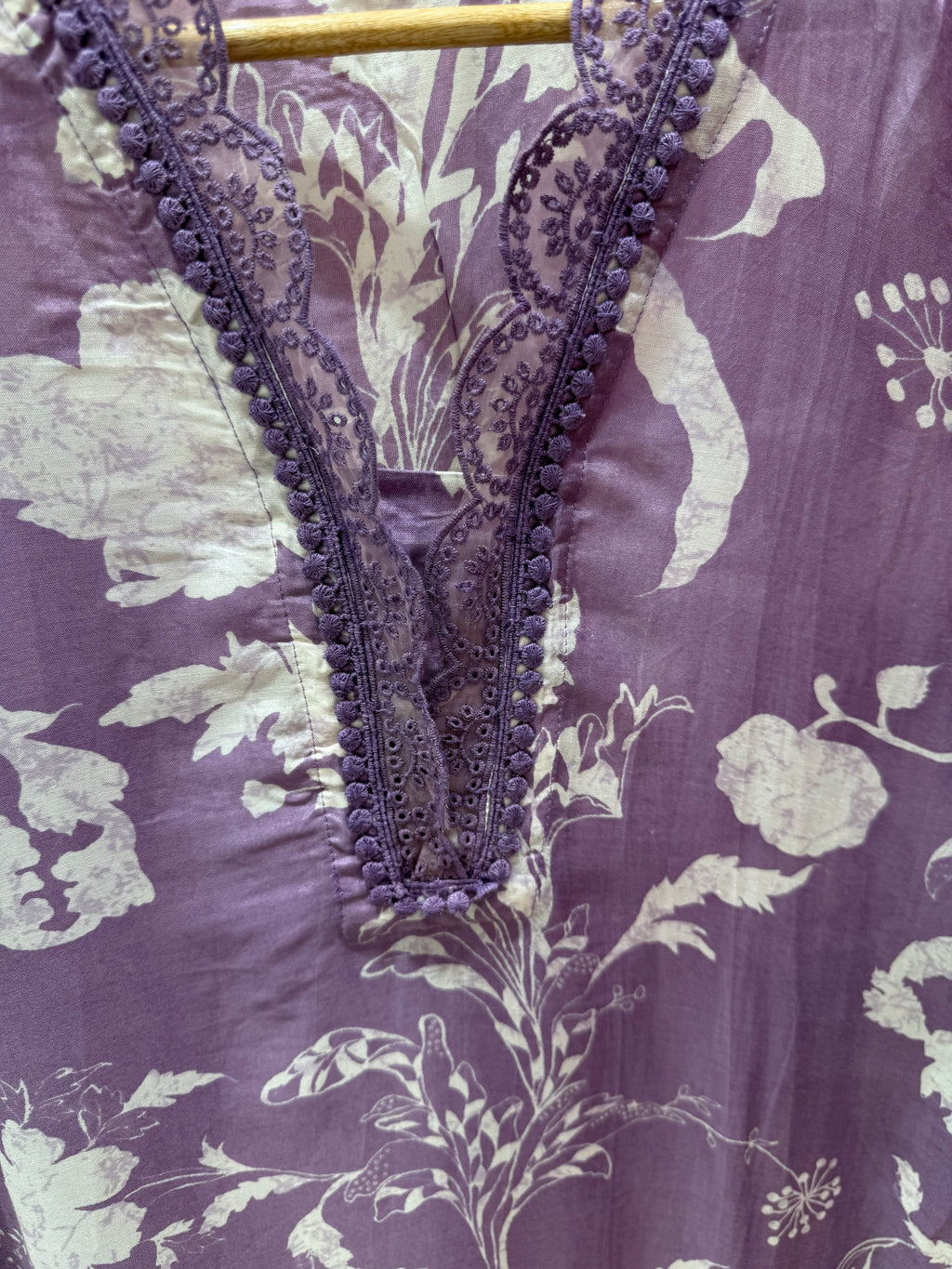 Gul-e-Zar: The Lavender Whisper